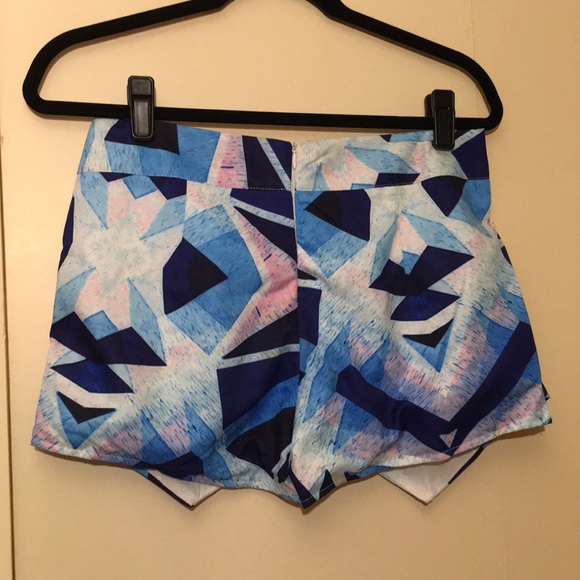 Rumor Boutique (LF) Skort Size Medium - Picture 2 of 3